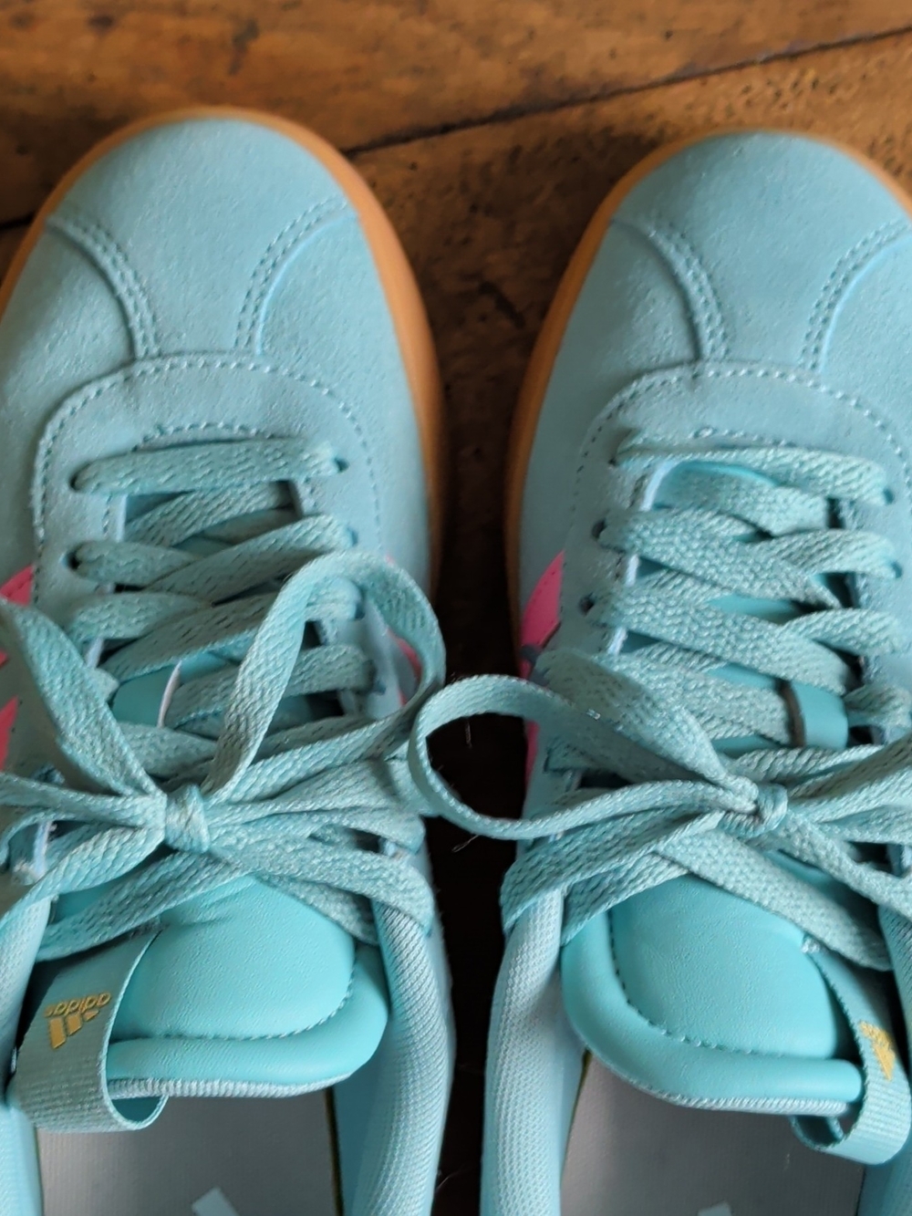 Adidas Women's Turquoise and Pink Suede Sneakers Size 6.5 - Picture 2 of 4